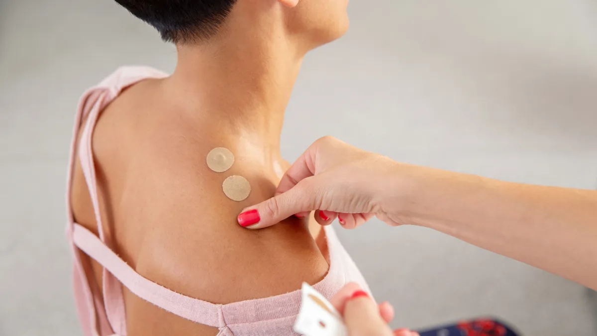 Acupresión magnética con imanes clínicos para articulaciones.